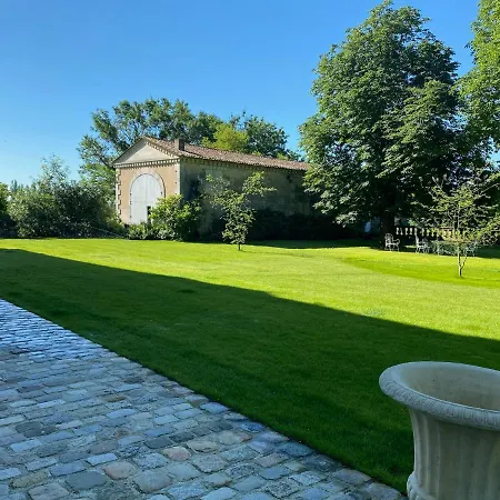 Bed and Breakfast La Chambre Bleue Du Chateau De Lescours A Saint-Emilion Saint-Sulpice-de-Faleyrens