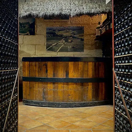 Bed and Breakfast La Chambre Bleue Du Chateau De Lescours A Saint-Emilion *