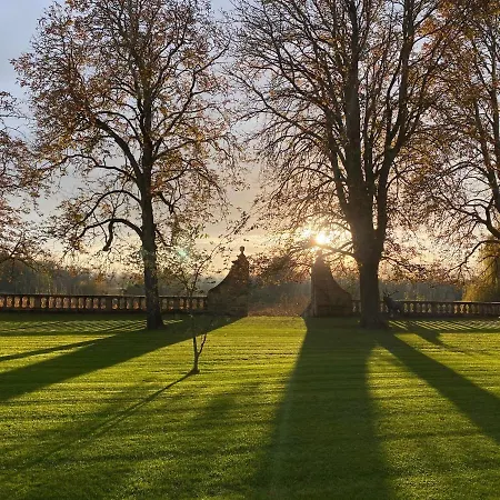 Bed and Breakfast La Chambre Bleue Du Chateau De Lescours A Saint-Emilion *