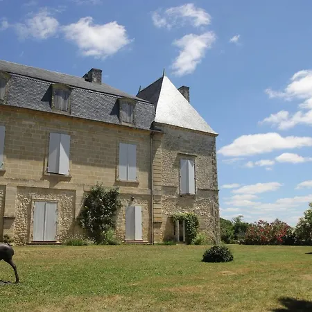 La Chambre Bleue Du Chateau De Lescours A Saint-Emilion